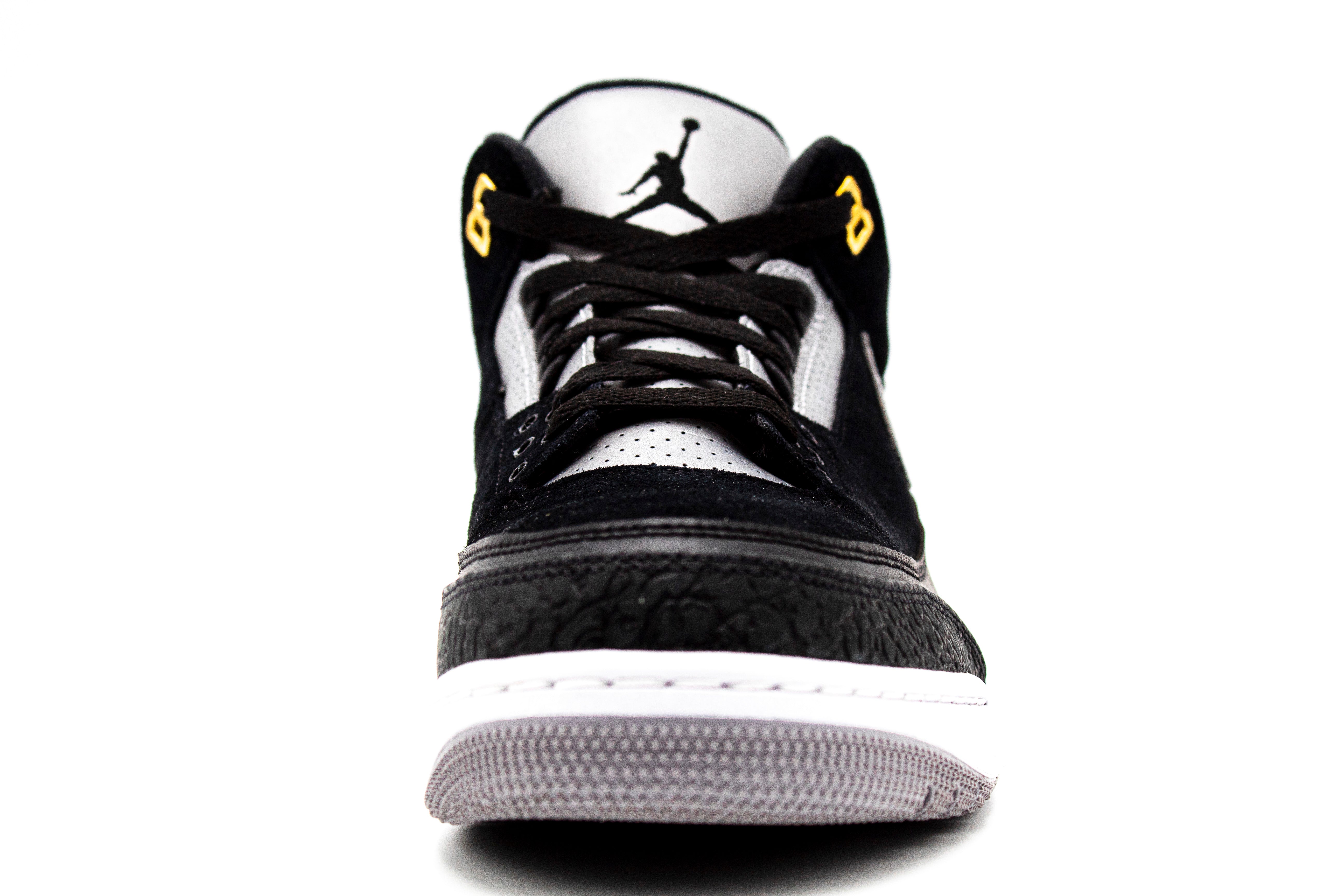 Air Jordan 3 Retro "Tinker Black Cement Gold" (Pre-owned)